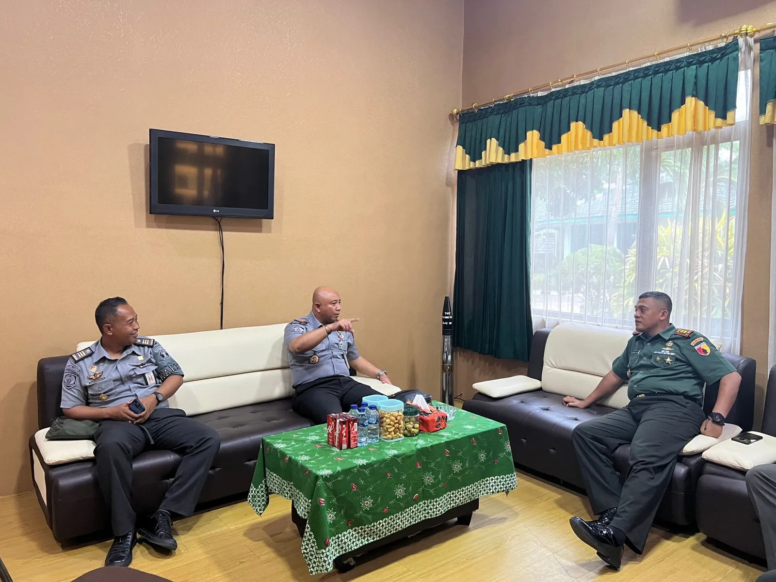 Bangun Sinergitas APH, Kalapas Narkotika Kelas IIA Pamekasan Kanwil Kemenkumham Jatim Kunjungi Kodim 0826 Pamekasan