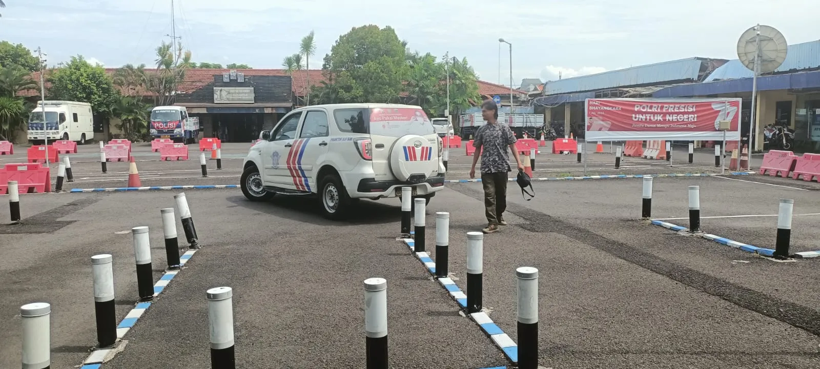 Dengan Humanis Petugas Satpas Colombo Surabaya, Pelayanan Sim Membantu Masyarakat