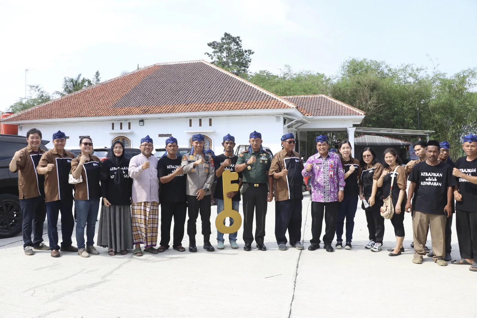 Kapolresta Tangerang Bersama Danrem Wijayakrama Hadiri Peresmian Bedah Rumah di Cisoka