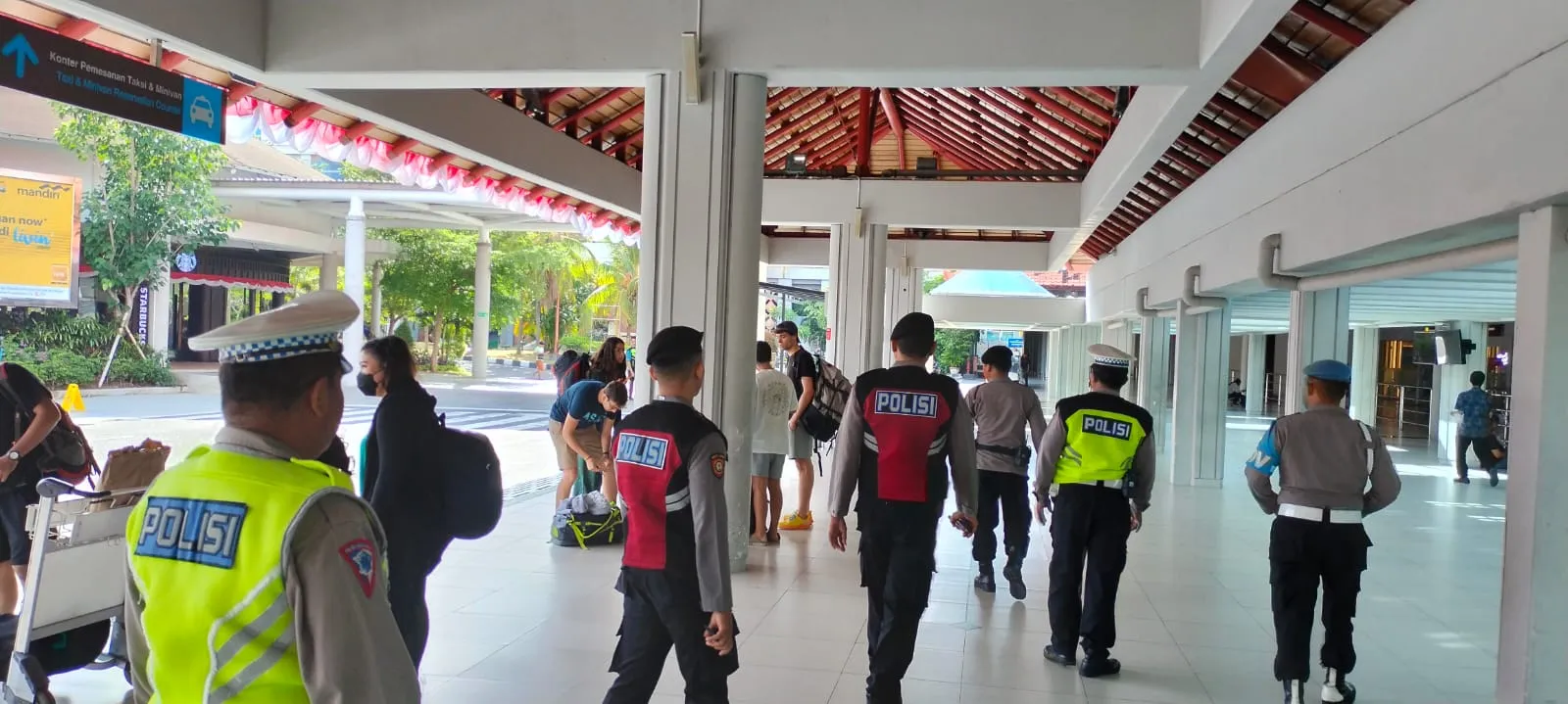 Giat Patroli Personil Polres Bandara Ngurah Rai Berikan Himbauan Kamtibmas