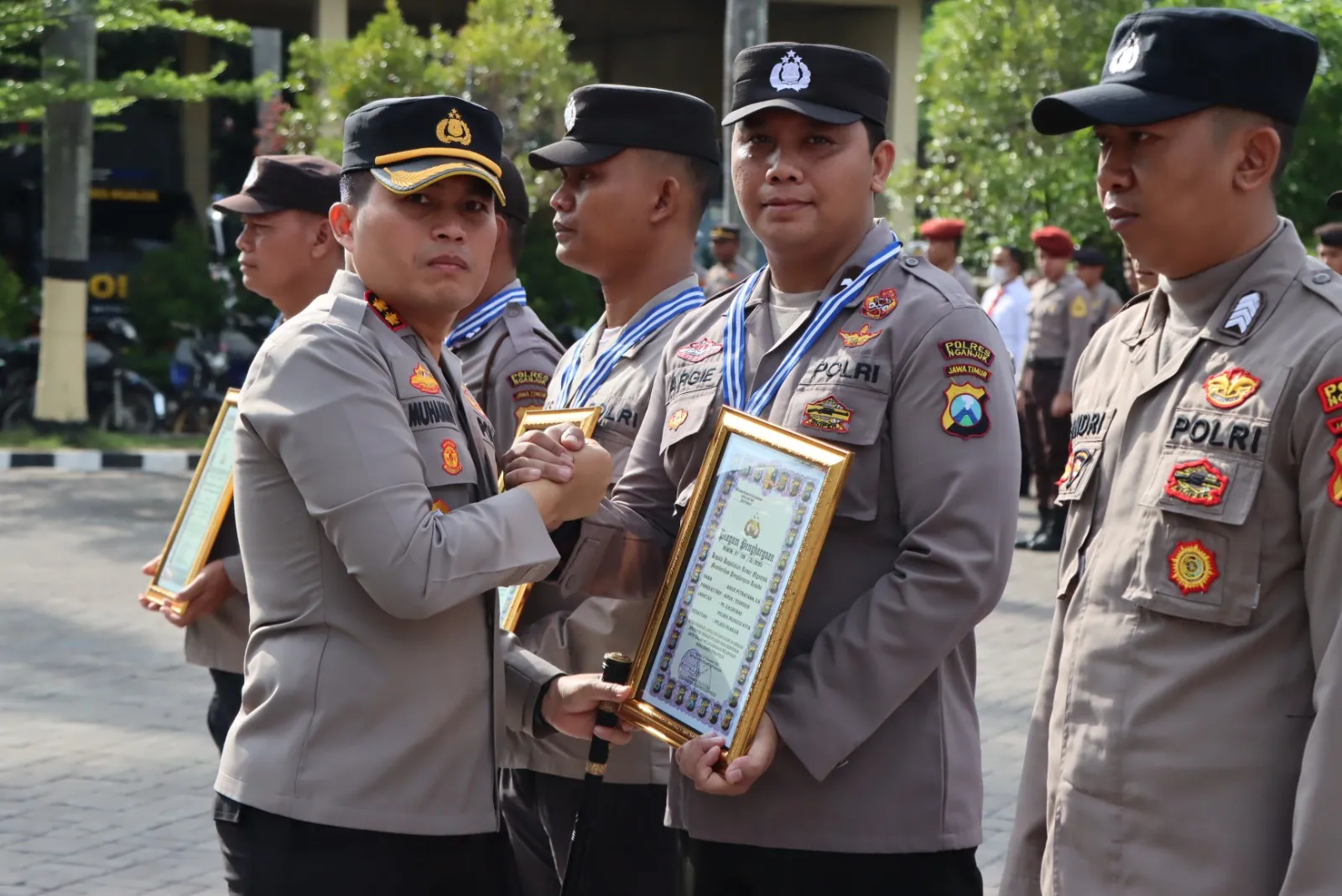 Kapolres Nganjuk Apresiasi Prestasi 23 Anggota Polri dengan Piagam Penghargaan