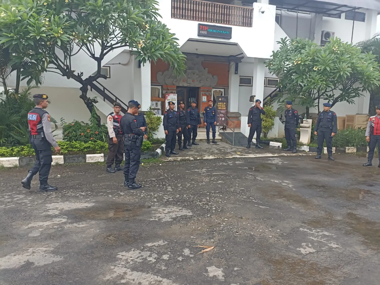 Ciptakan Rasa Aman, Subsatgas Aksi Khusus Operasi Mantap Brata Agung 2024 Sambangi Kantor Percetakan Radar Bali