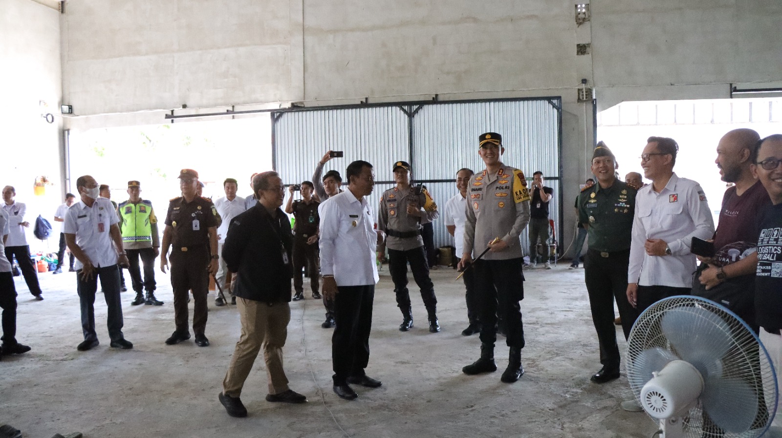 Kapolres Buleleng, Bersama Forkopimda Memantau dan Mengecek Gudang Logistik KPU Kabupaten Buleleng