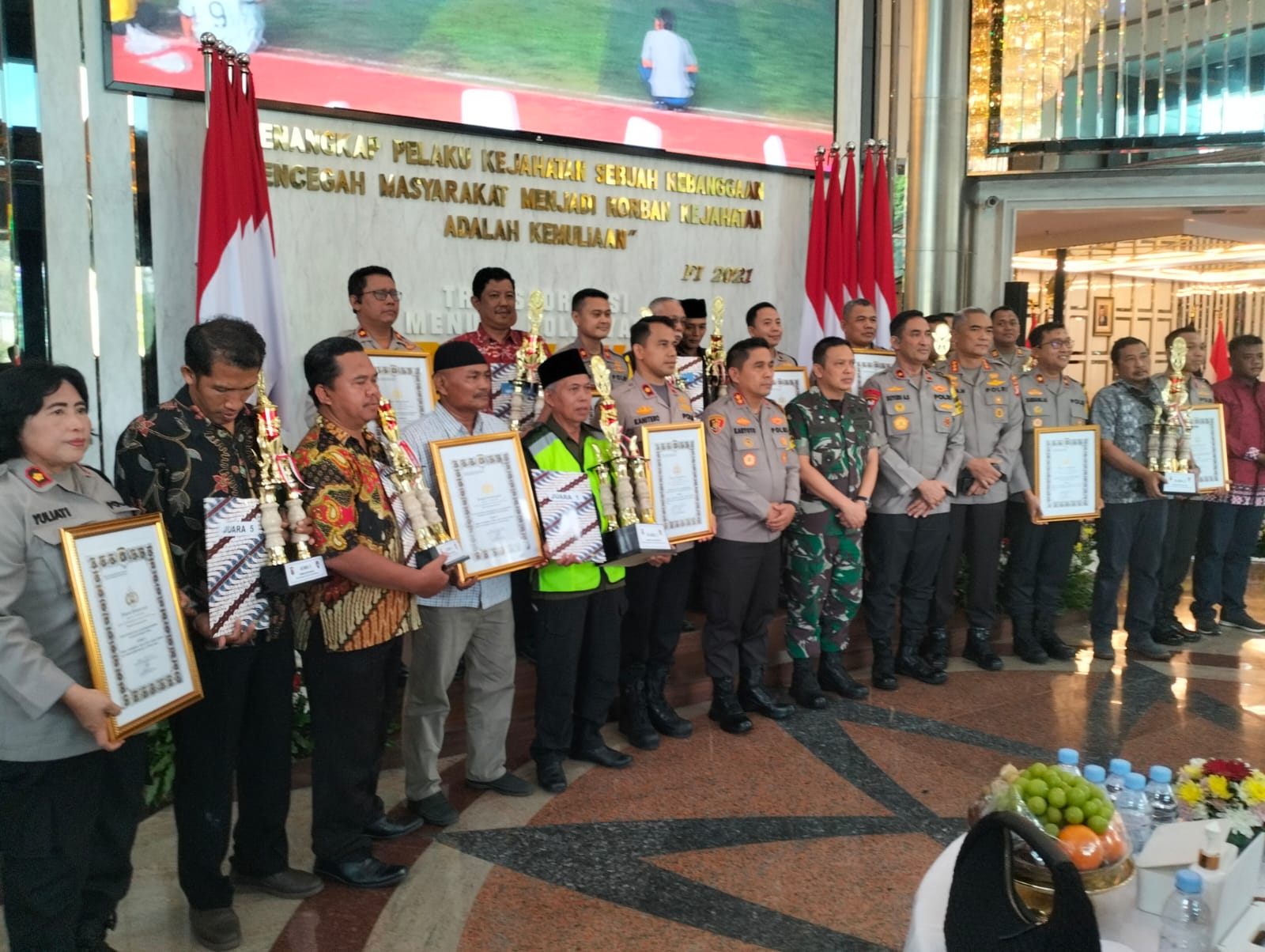 Satkamling RW 02 Balekambang Kramat Jati Raih Penghargaan Dari Kapolda Metro Jaya