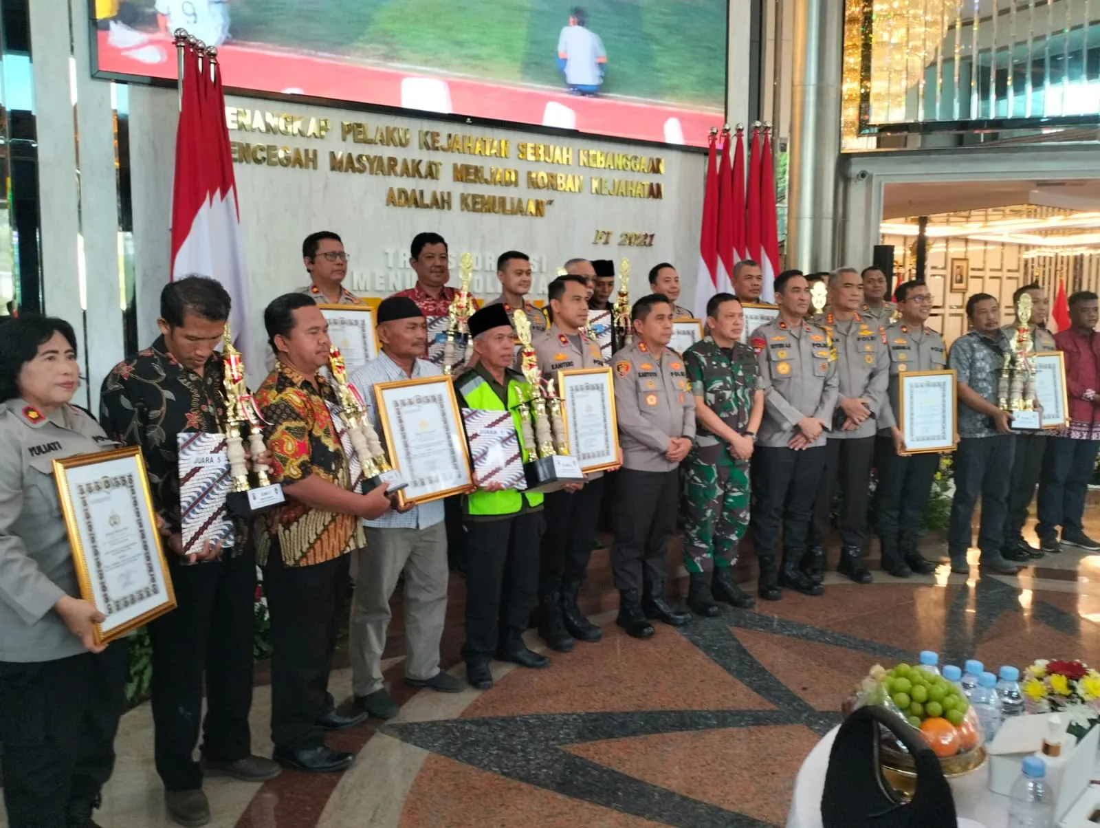 Satkamling RW 02 Balekambang Kramat Jati Raih Penghargaan Dari Kapolda Metro Jaya