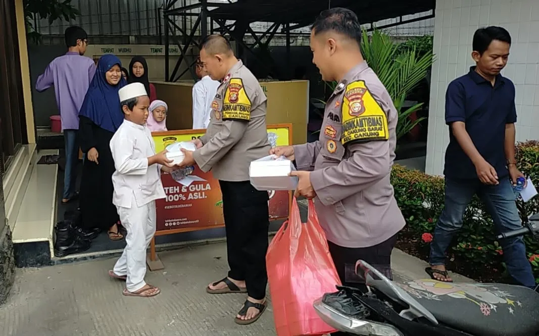 Jumat Berkah Polsek Cakung Santuni Anak Yatim dan Doa Bersama