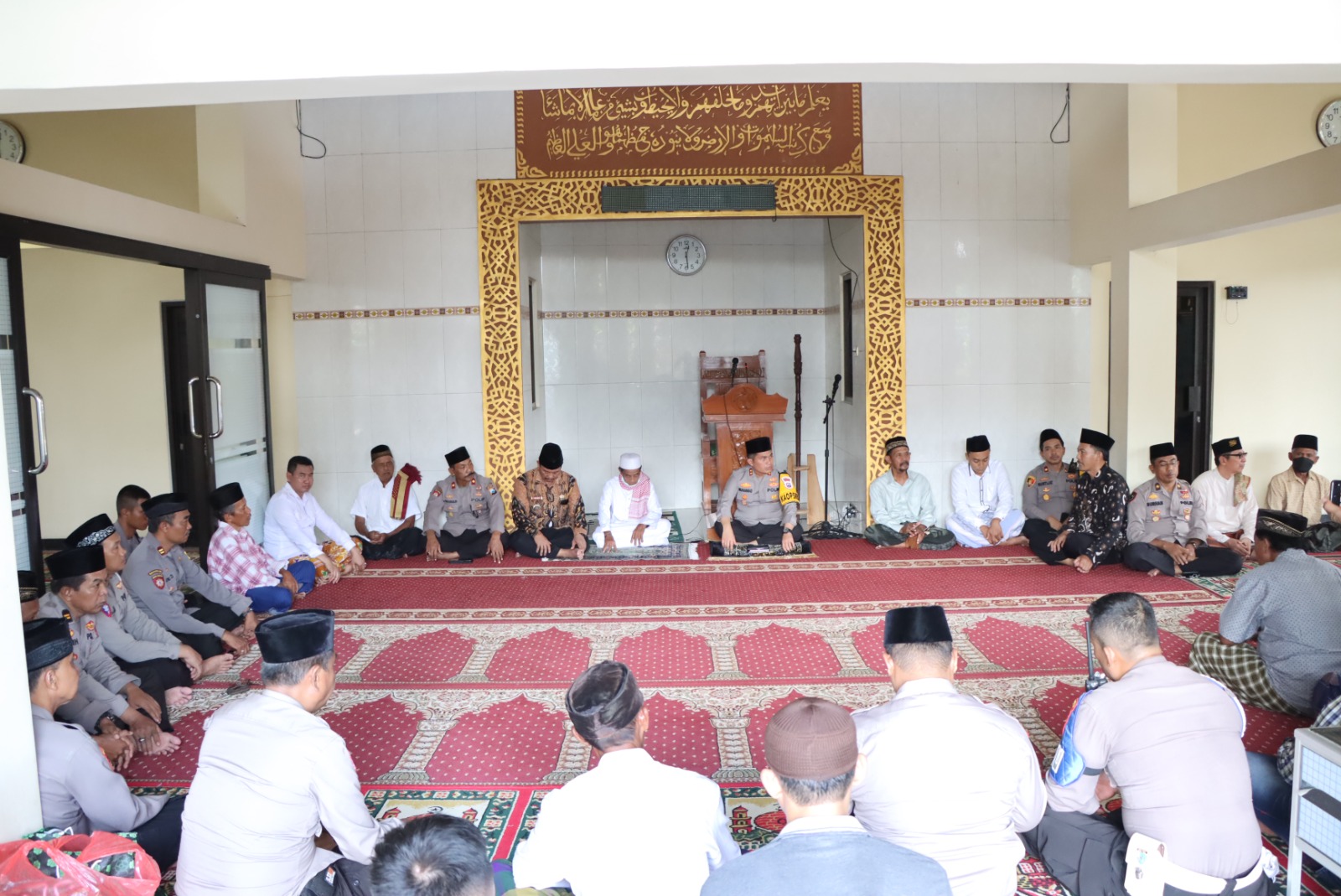 Jumat Curhat Polres Nganjuk, Kapolres Ajak Jamaah Ciptakan Suasana Pemilu 2024 Yang Damai