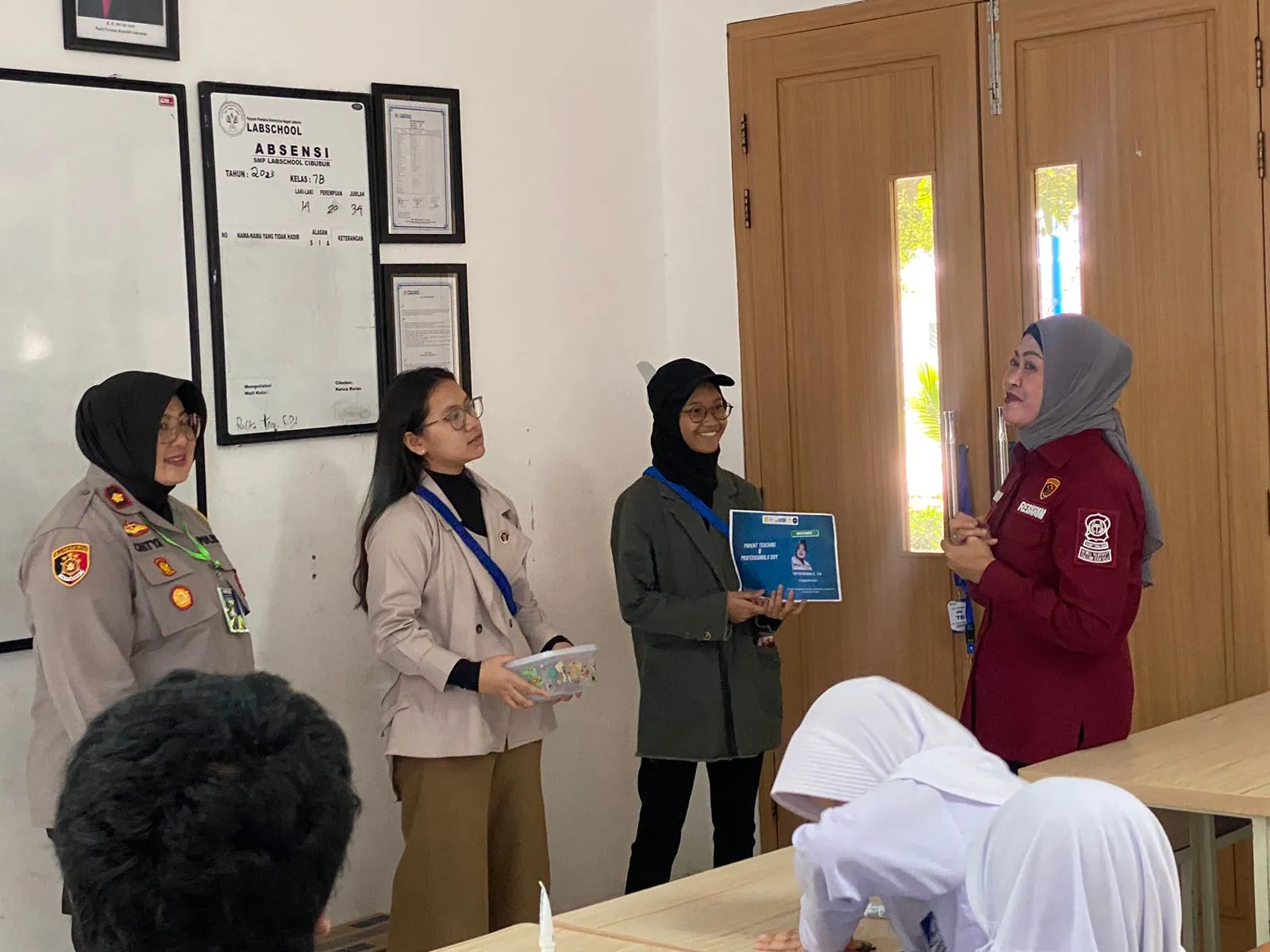 "Parent Teaching dan Profesional Day "Polwan Polres Metro Jaktim Sosialisasi Perilaku Bullying dan Kekerasan Seksual di Sekolah