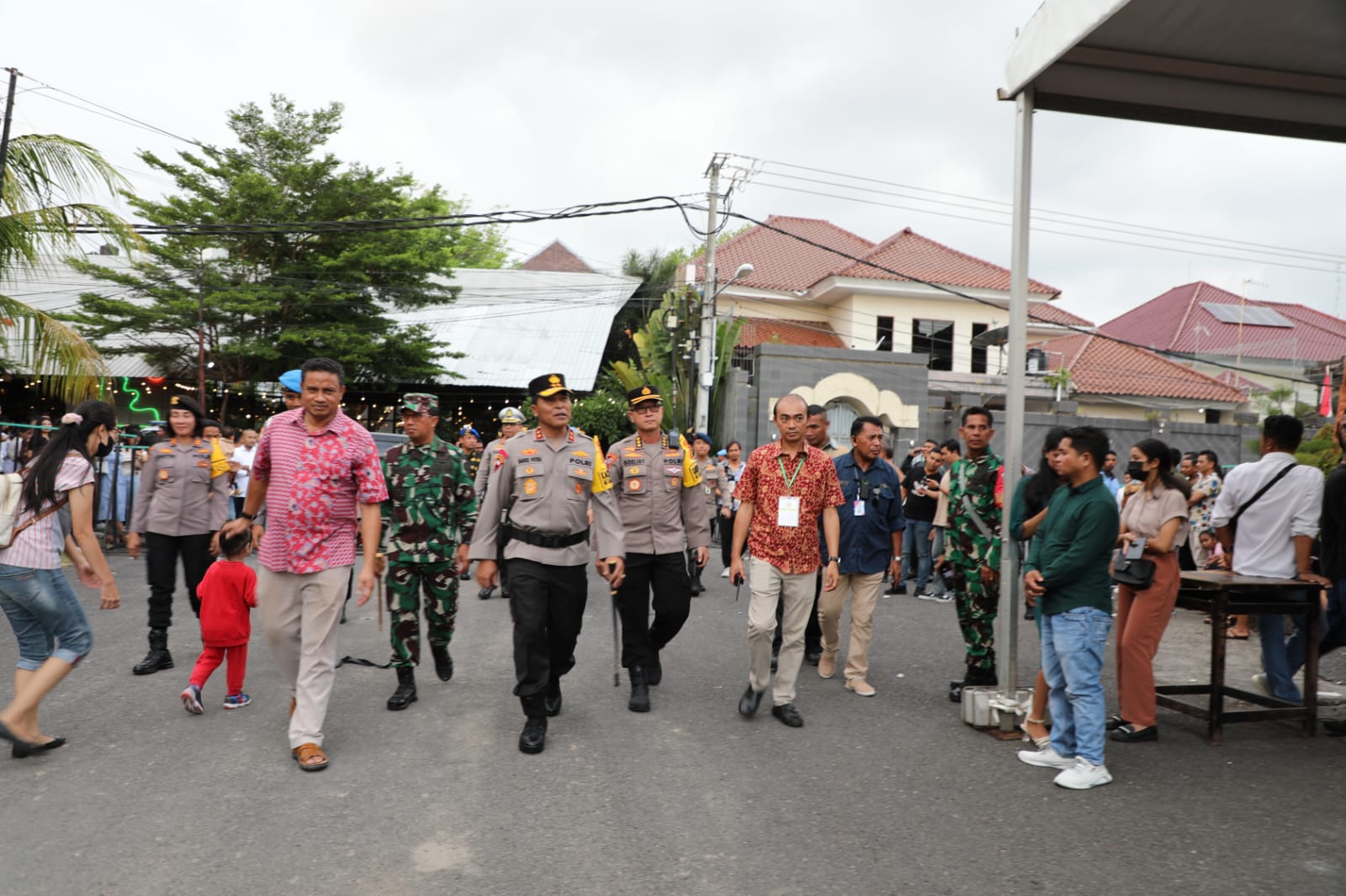 Pastikan Situasi Tetap Kondusif Malam Natal 2023, Kapolda Bali Bersama Danrem 163/Wira Satya Cek Gereja Terbesar di Denpasar dan Badung