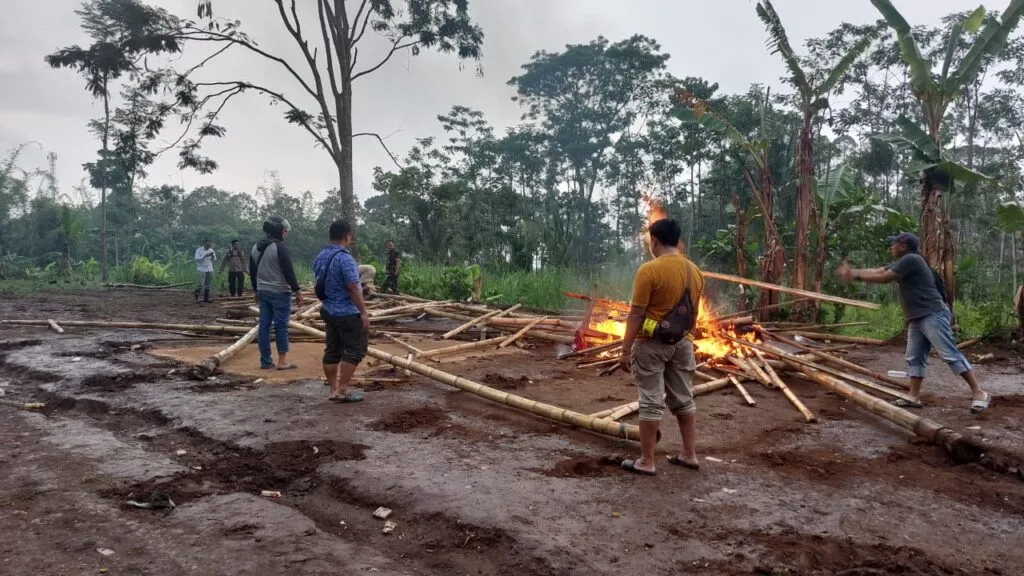 Upaya Tegas Polisi Malang dalam Memberantas Judi Sabung Ayam di Desa Toyomarto