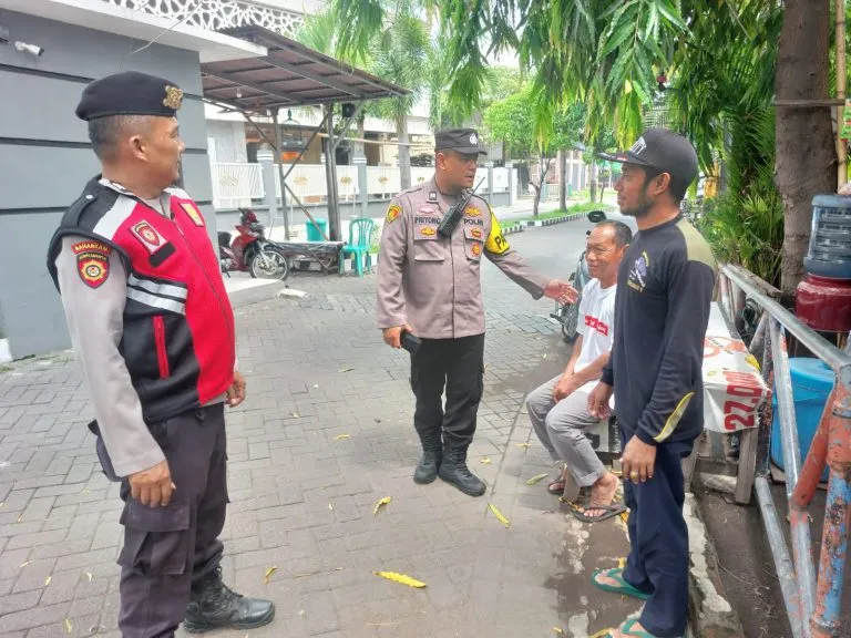 Cegah Gangguan Kamtibmas, Polsek Wonocolo Gencar Patroli Pemukiman