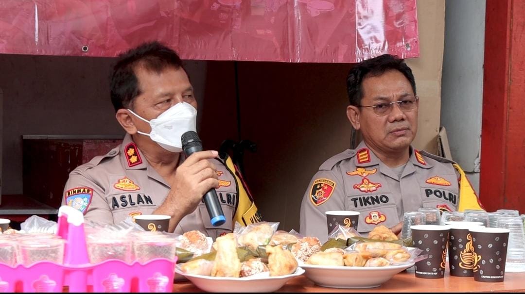 Jumat Curhat, Kasat Binmas Terima Curhatan dan Masukan Warga RW 11 Kelurahan Pondok Kopi
