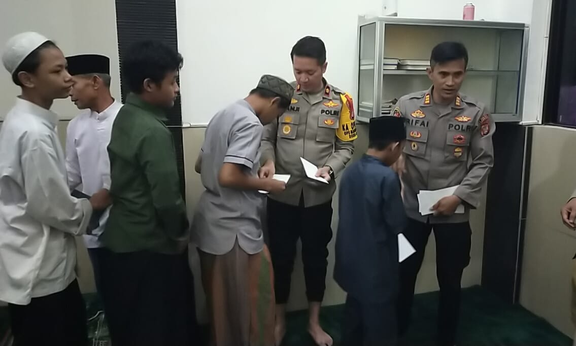 Giat Santunan di Polsek Cakung, Anak Yatim Doakan Polisi Lancar dan Selamat Dalam Tugas