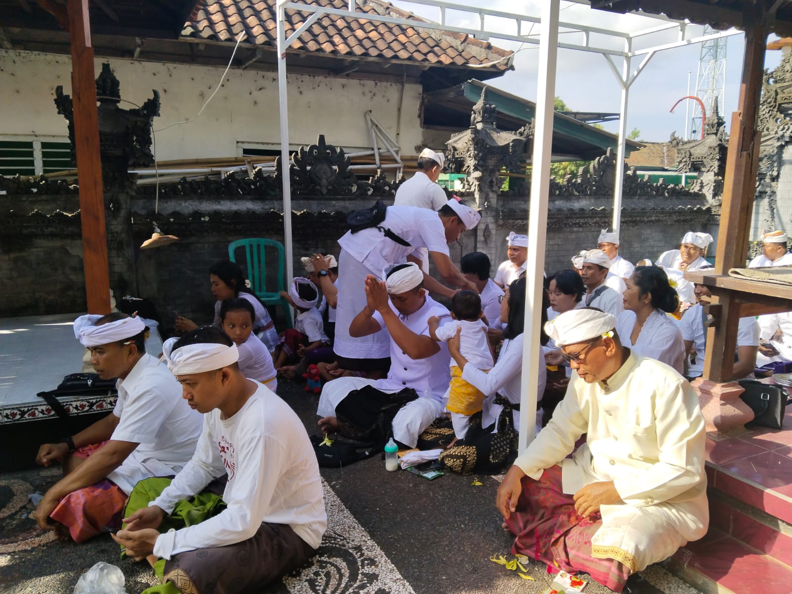 Makodim 1617/ Jembrana Memaknai Persembahyangan Hari Raya Siwaratri
