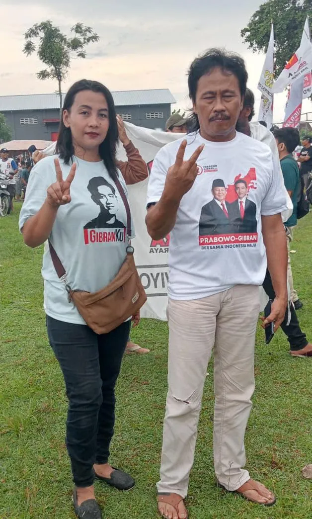Ribuan Relawan PRABU 1 Kabupaten Nganjuk Datang Di Lapangan Bulak Rejo Untuk Ikuti Acara Satu Putaran Menang