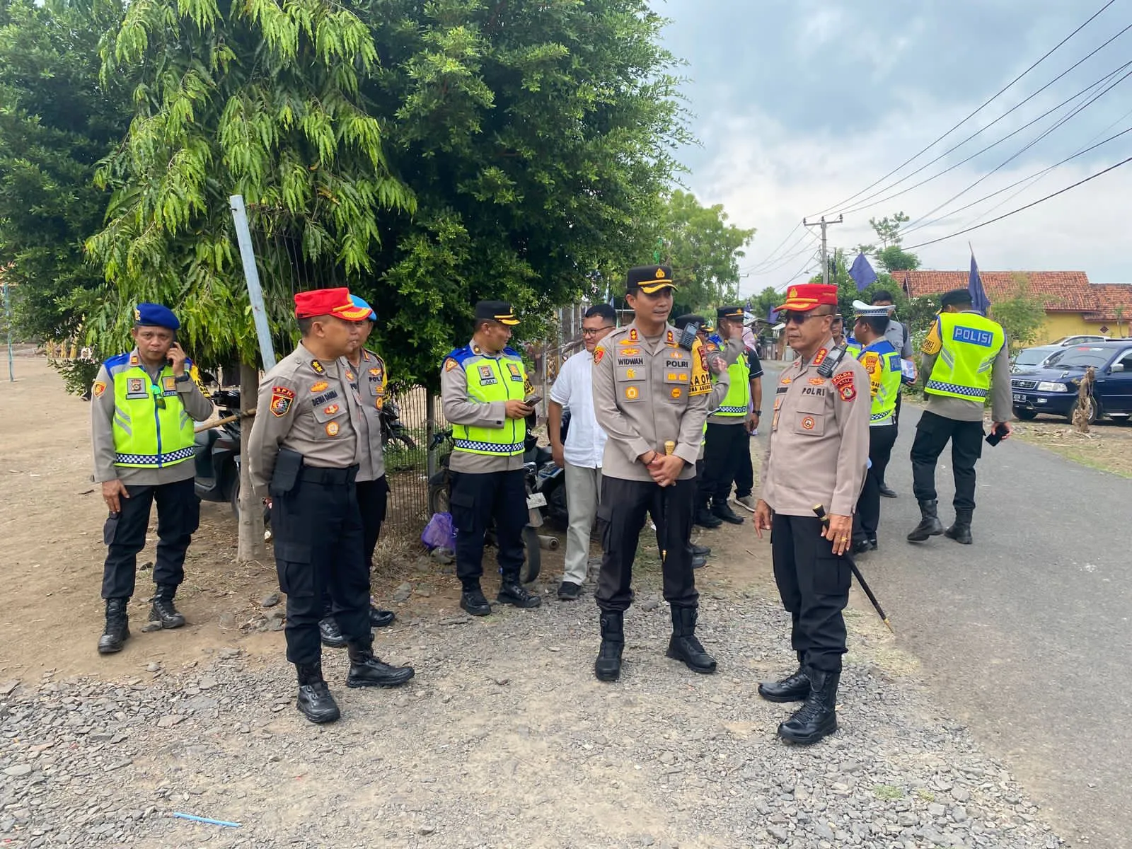 Kapolres Buleleng Selaku Kaopsres Dalam Ops Mantap Brata Agung 2024 Pantau Pengamanan Kampanye Terbuka Cawapres di Desa Sumberkime