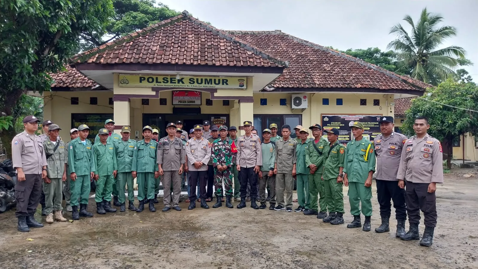Polsek Sumur Gelar Giat Pelatihan Linmas Untuk Pam TPS Pemilu 2024