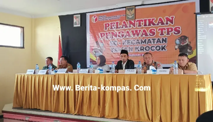 Sebanyak 56 Pengawas TPS Kecamatan Taman Krocok di Lantik