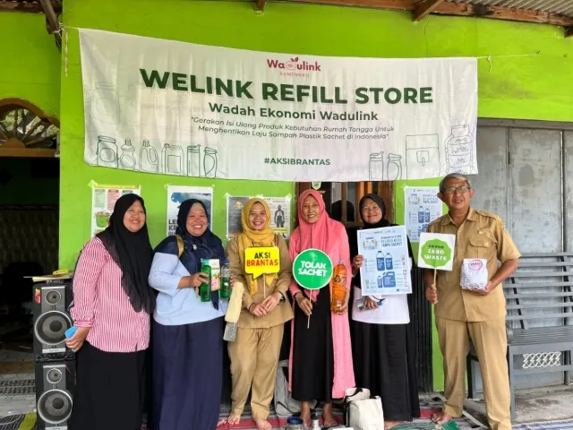 Kurangi Plastik Sachet, Komunitas Wadulink Buka Toko Isi Ulang Welink