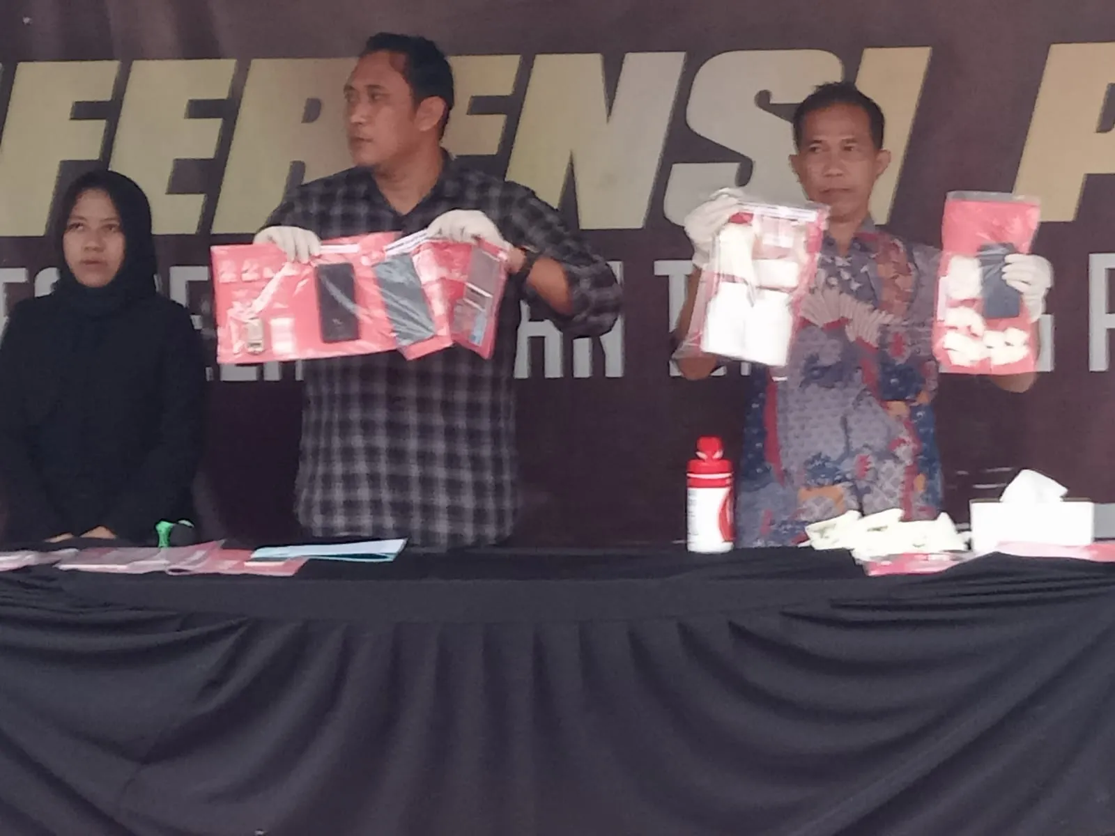 Polres Pelabuhan Tanjung Perak Gelar Press Release Ungkap Kasus Narkoba dan Pil Extacy