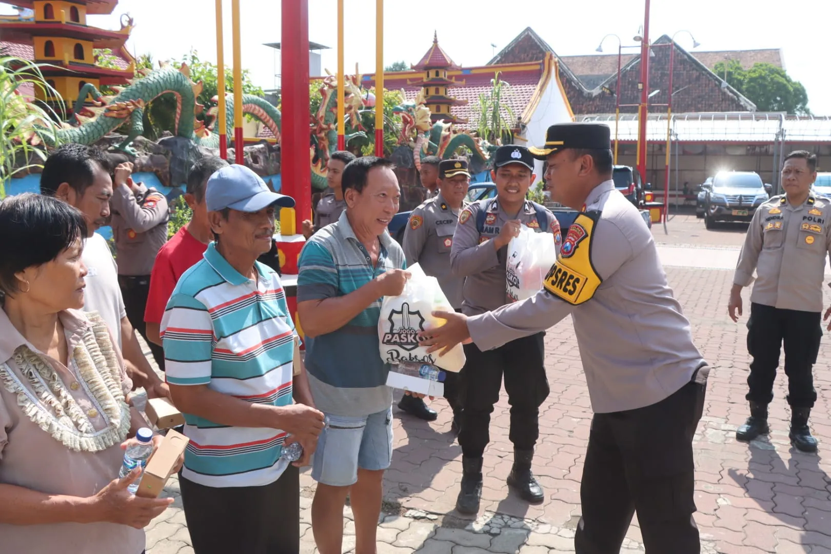 Bulan Bakti TNI Polri Gelar Bakti Kesehatan, Bakti Sosial, dan Bersih–Bersih Rumah Ibadah di Kota Pasuruan