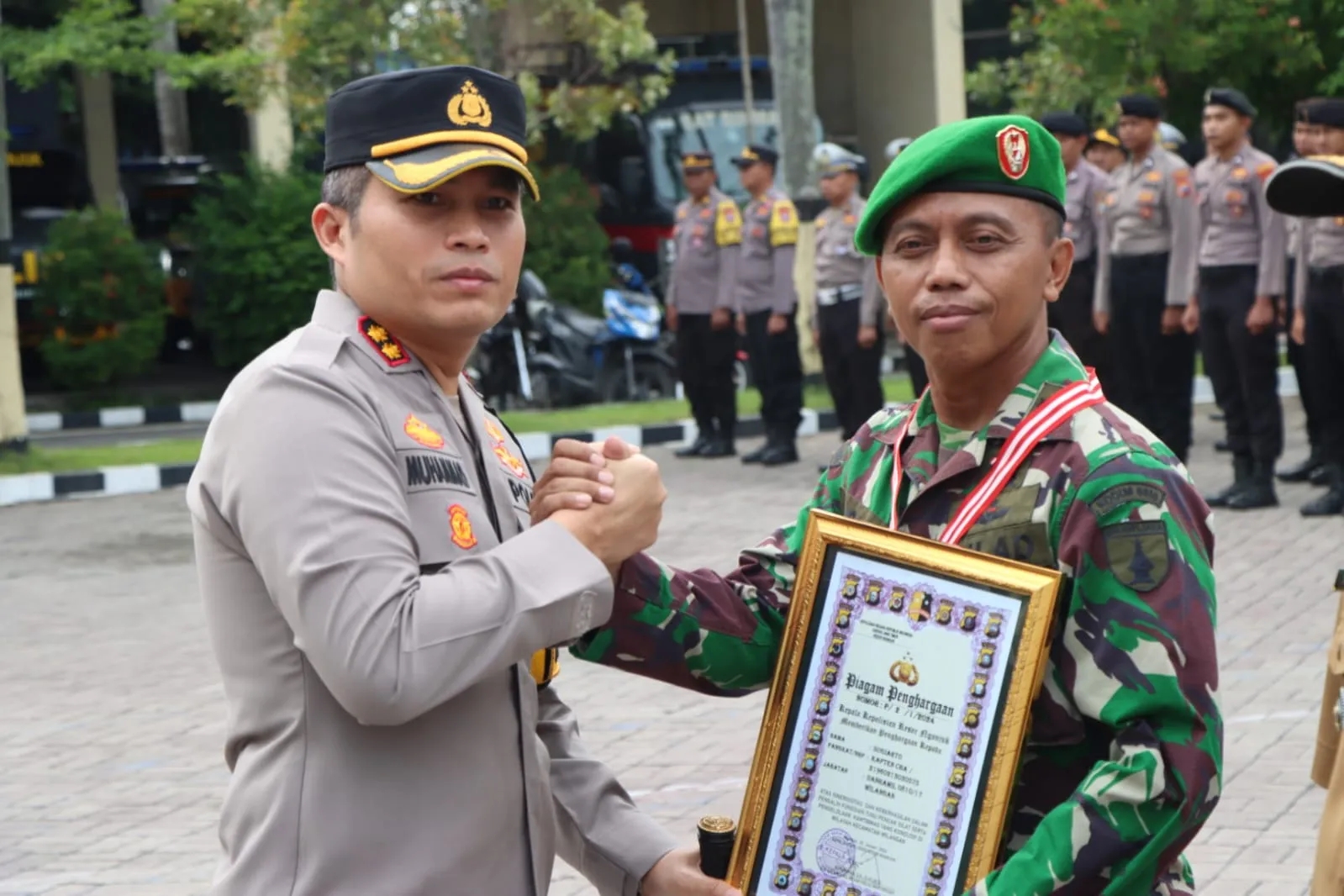 Kapolres Nganjuk Berikan Penghargaan Atas Keberhasilan 3 pilar Kecamatan Wilangan ( Danramil, Kapolsek dan Camat), Para Kades dan Para Ketua Perguruan Silat se-