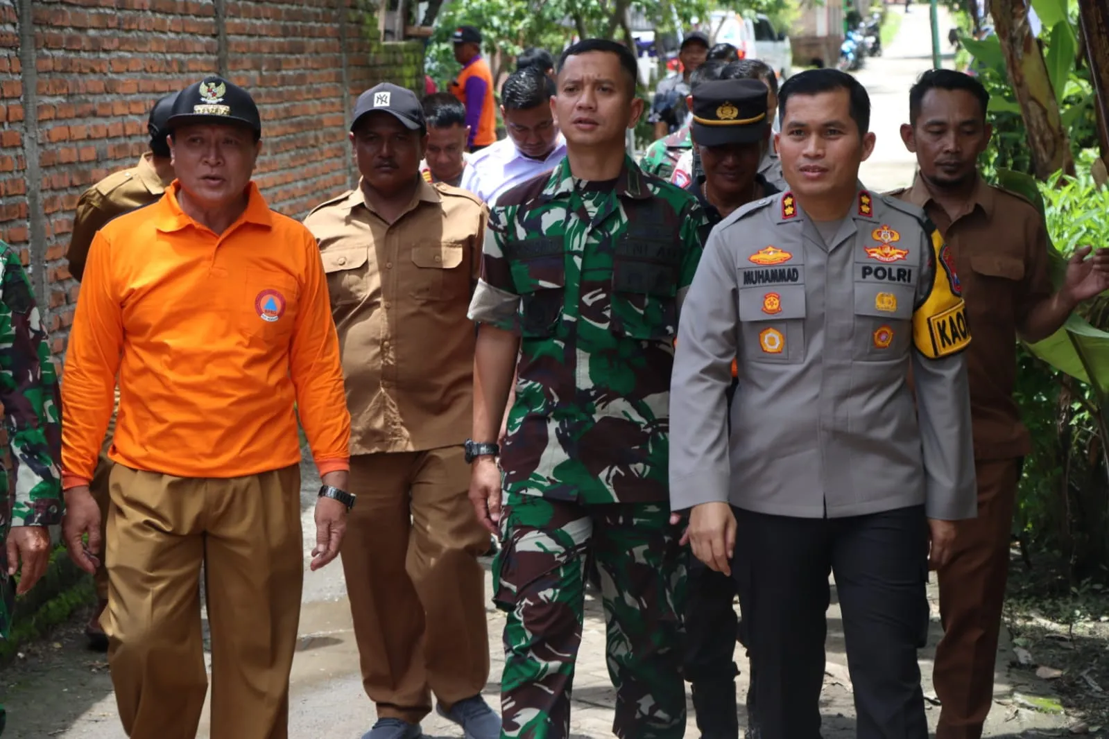 Kapolres Bersama Dandim 0810/Nganjuk Meninjau dan Berikan Bantuan Kepada Korban Puting Beliung