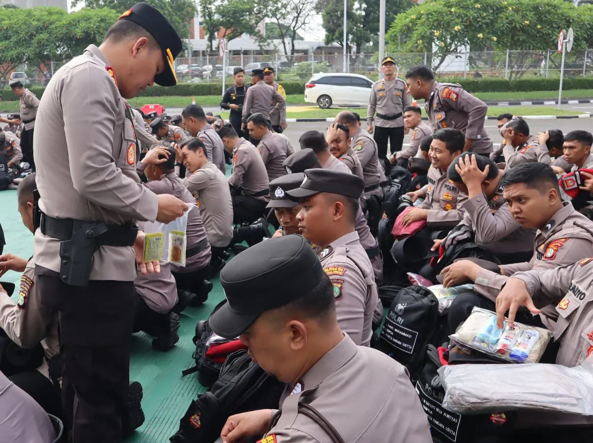 Wakapolresta Bandara Soetta Pimpin Apel Pengecekan Perlengkapan Personel BKO Pam TPS Pemilu 2024