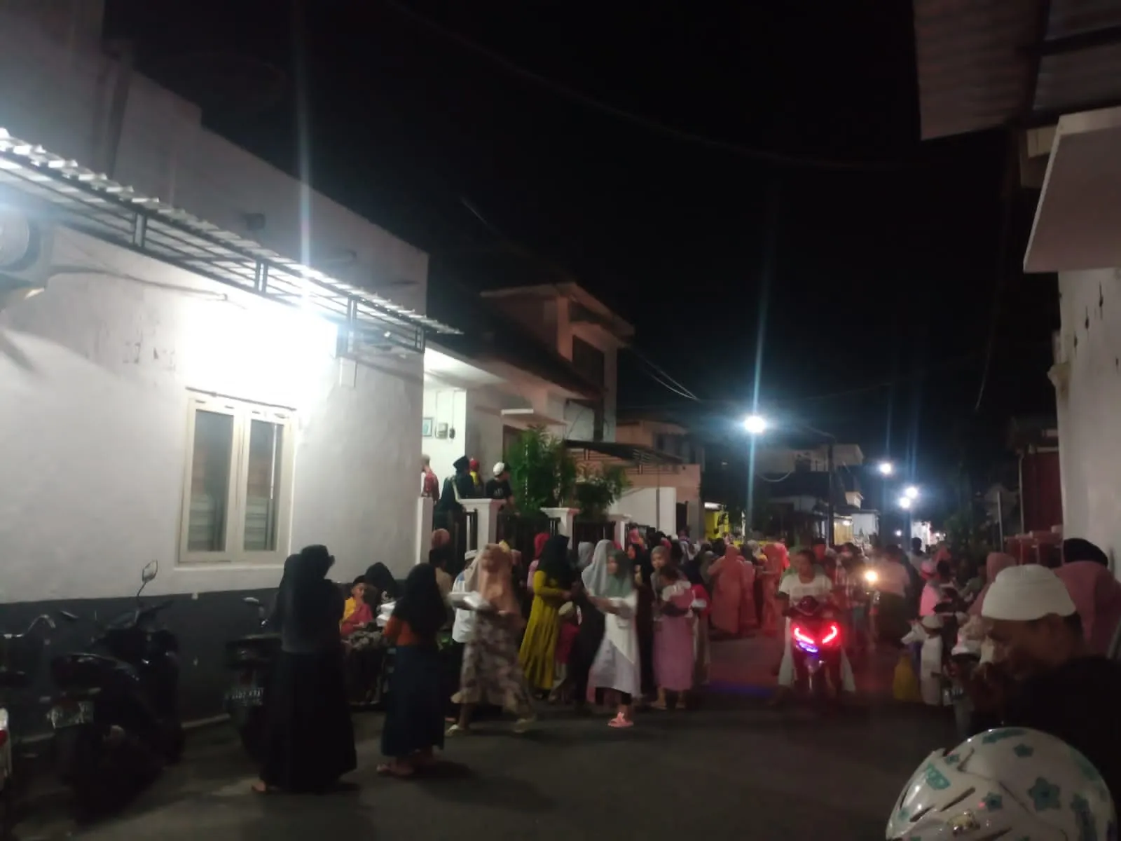 Meriah Peringatan Isra Miraj Kluarga Besar Toko Banjir