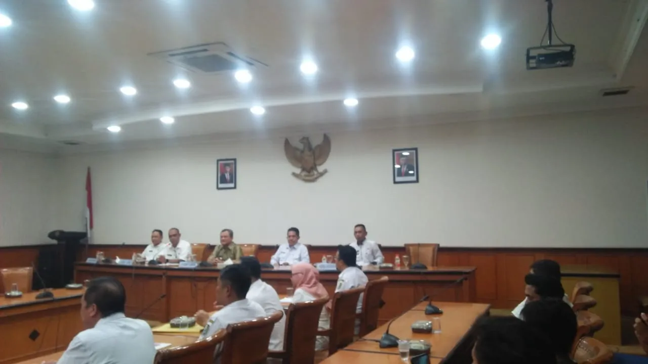 PJ Bupati Sampang, Belum Menempati Pendopo Tunggu Weton