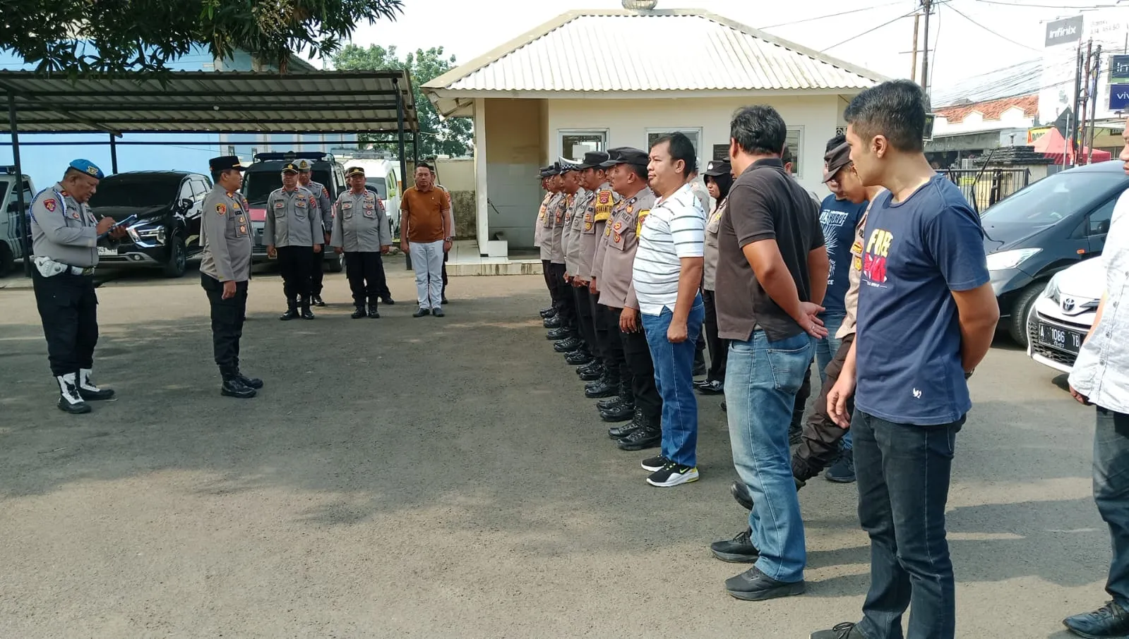 Pimpin Apel Pagi, Kapolsek Pasar Kemis Berikan Arahan Pentingnya Disiplin