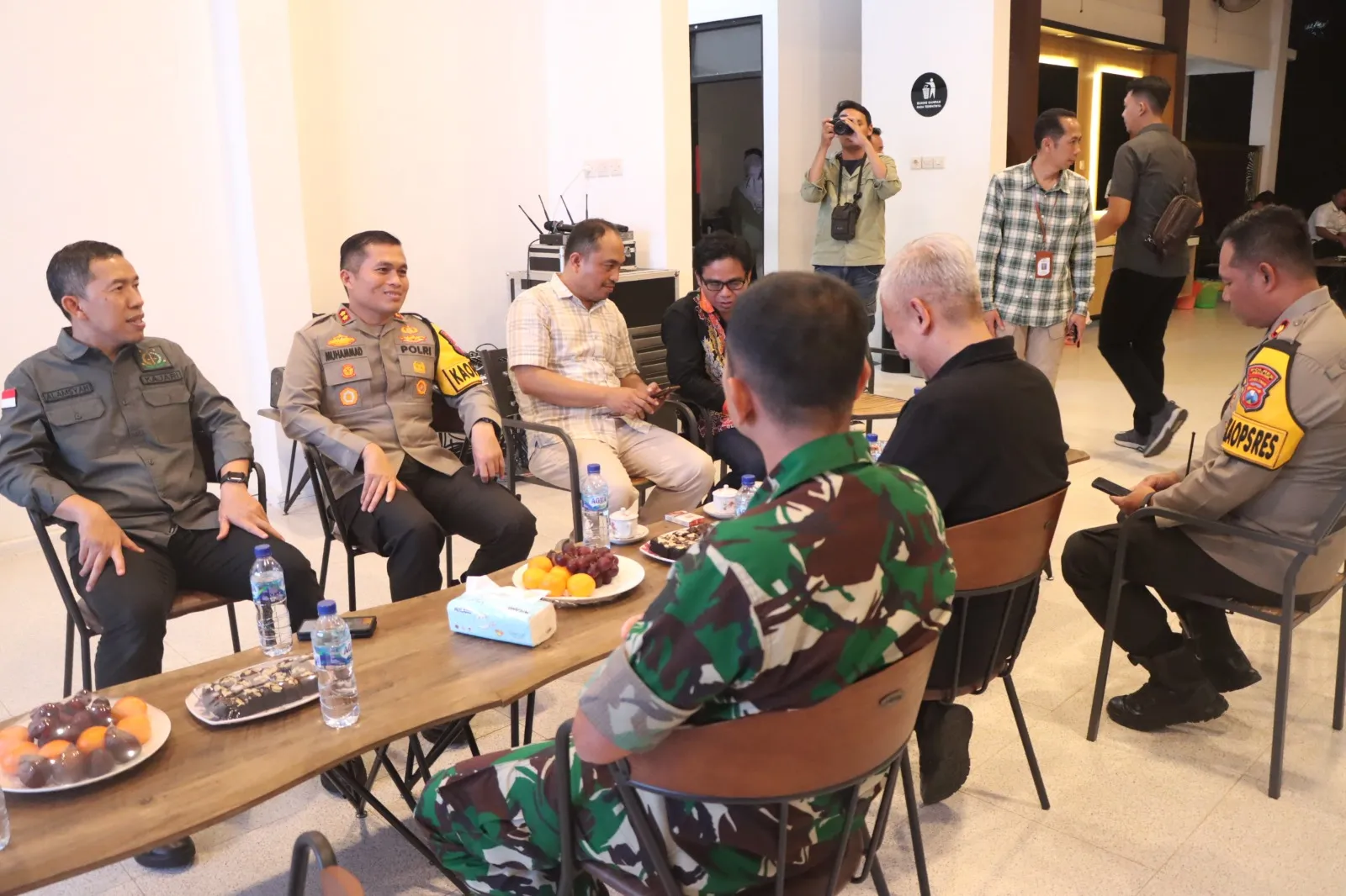 Kapolres Nganjuk Minta Anggota Pam TPS Untuk Tetap Waspada Pasca Pungut dan Hitung Suara