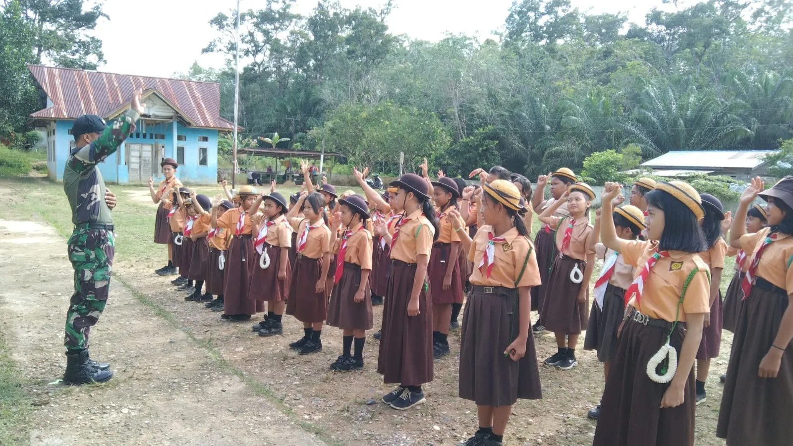 Satgas Pamtas RI-MLY Yonarmed 16/Tk, Laksanakan Tugas Mulia Menjadi Tenaga Pendidik