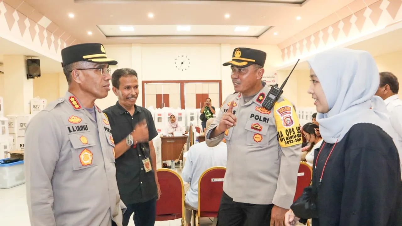 Kapolres Metro Jakarta Timur Cek Gudang Logistik PPK dan Personil Pengamanan Pasca Pencoblosan dan Penghitungan Suara Pemilu 2024