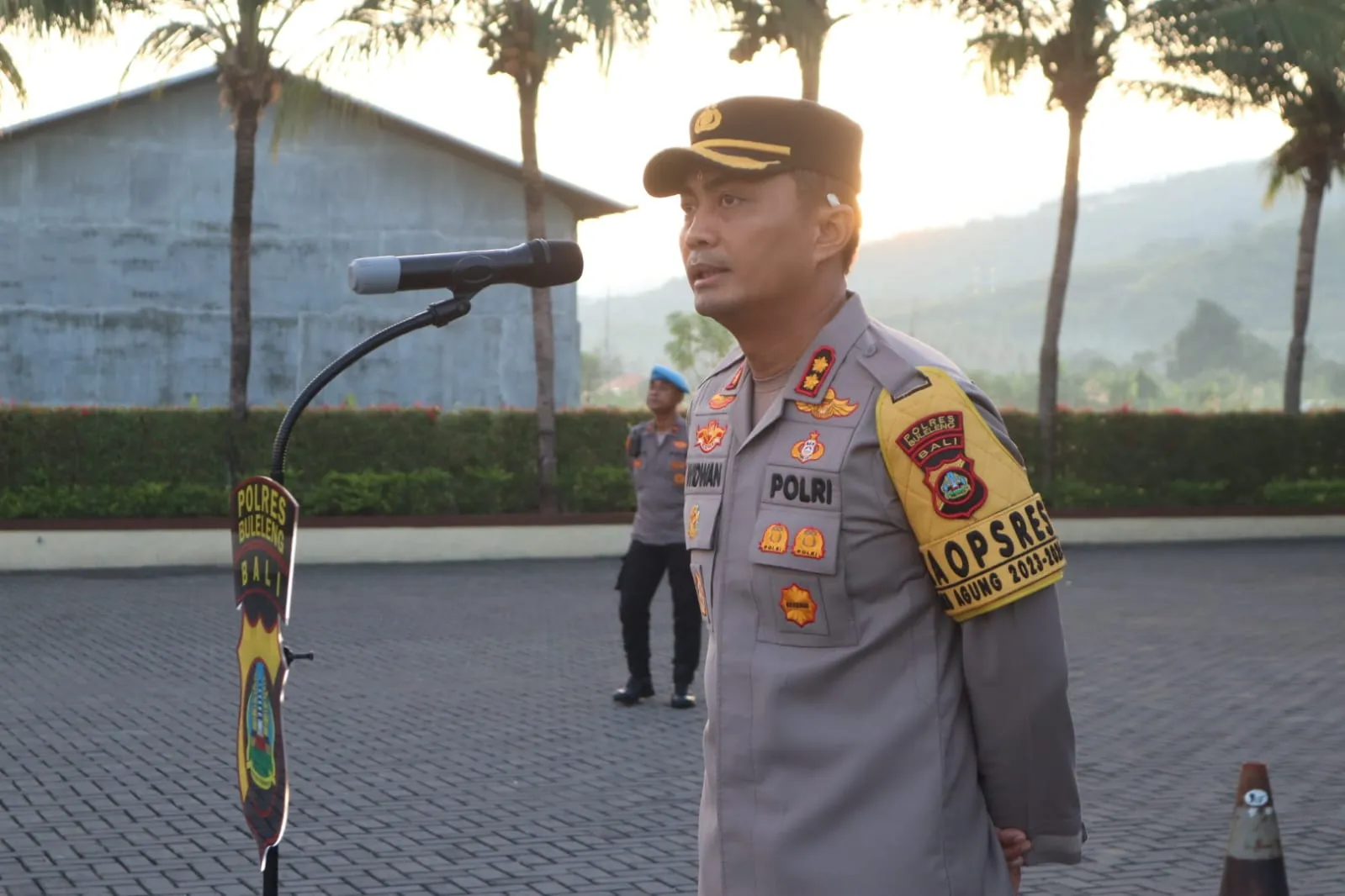Kapolres Buleleng Pimpin Apel Persiapan Pengamanan Pemungutan Suara Ulang pasca Pemilu 2024, di Kecamatan Banjar