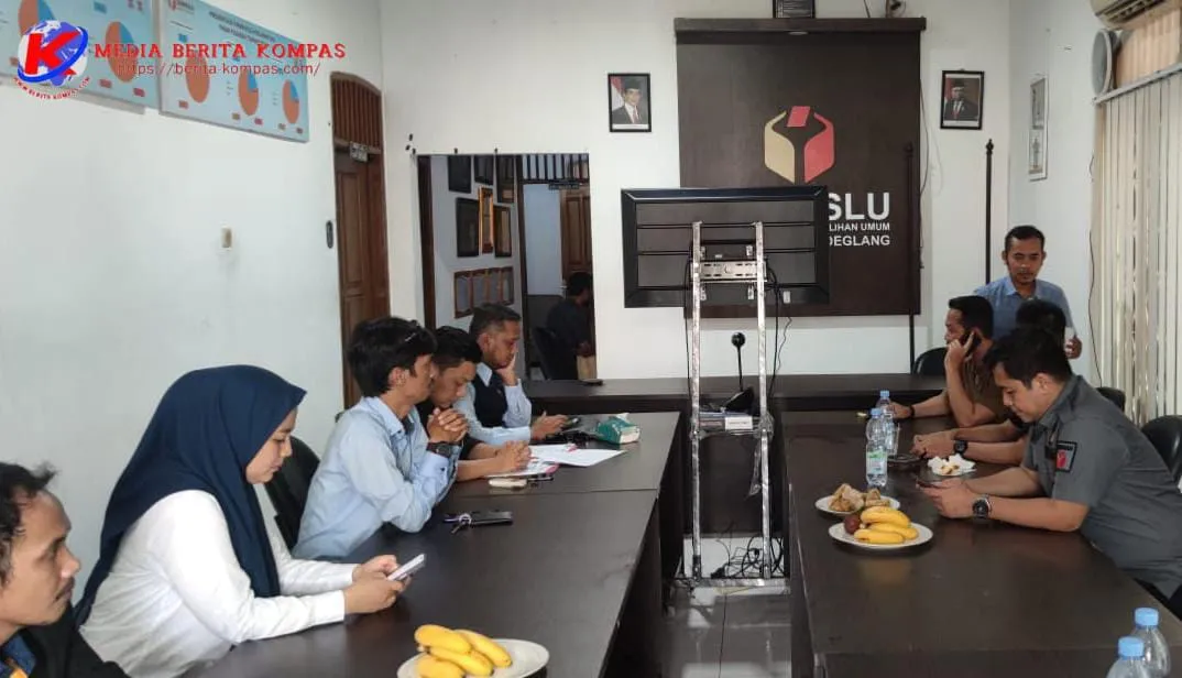 Merasa Dirugikan Para Caleg Lapor ke Bawaslu Didampingi Lawyer