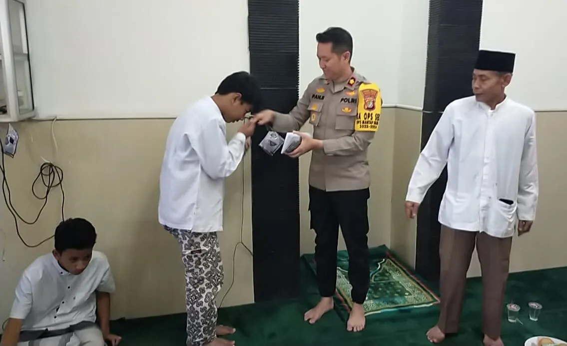 Jumat Peduli Dengan Santuni Anak Yatim, Wujud Kepedulian Polsek Cakung Terhadap Sesama