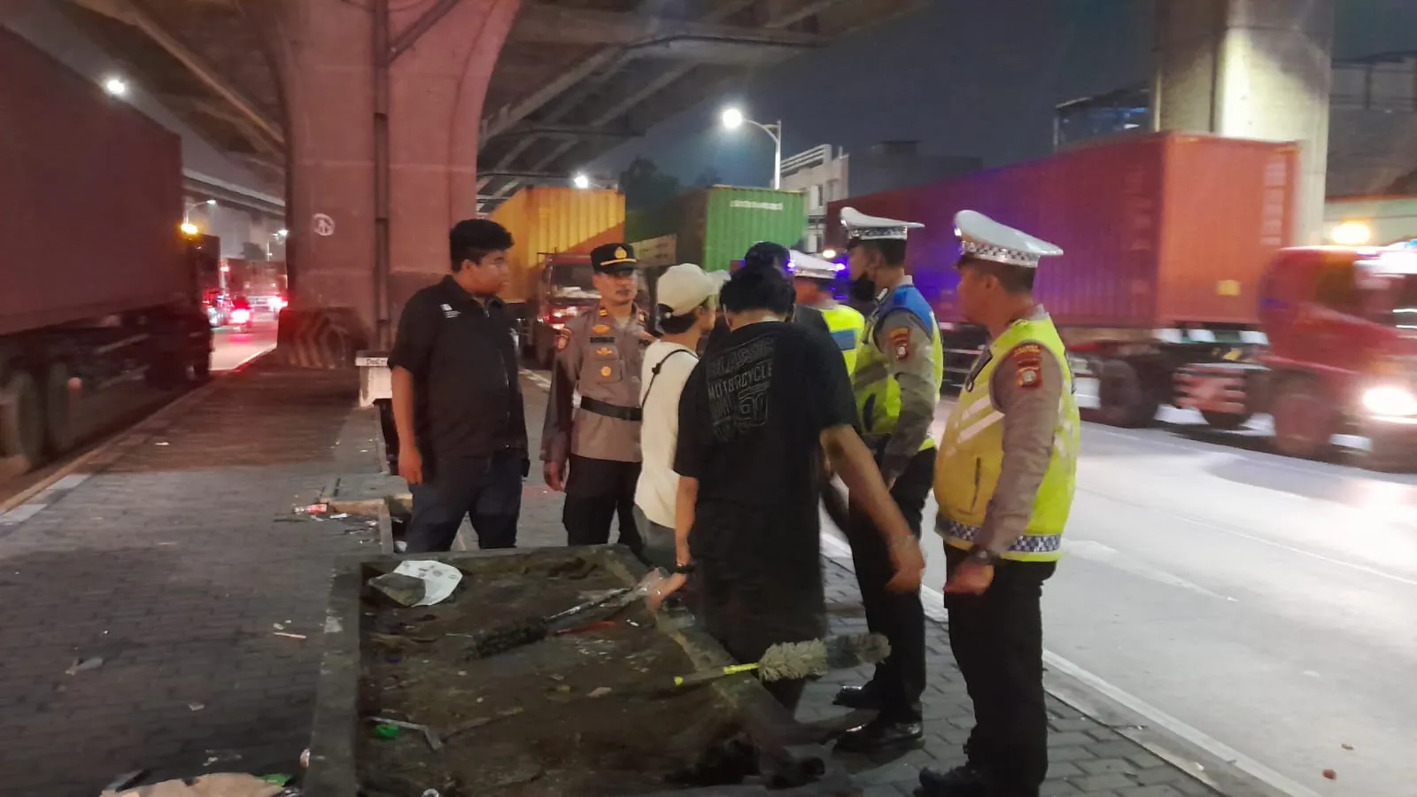 Gerak Cepat Satreskrim Polres Pelabuhan Tanjung Priok Amankan Tersangka Asmoro di Persimpangan Pos IX Pelabuhan Tanjung Priok
