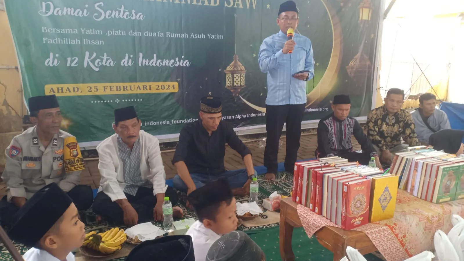 Ciptakan Suasana Aman dan Damai, Bhabinkamtibmas Hadiri Peringatan Isra Mi'raj 1445 H