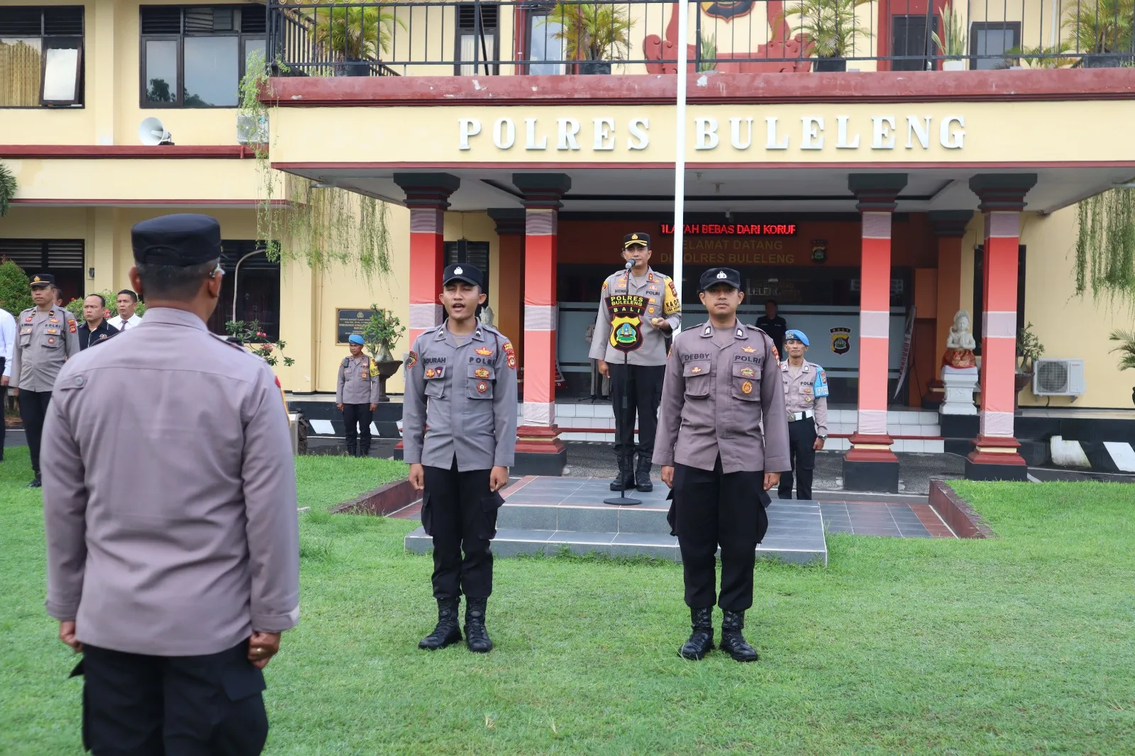 Apel Jam Pimpinan Kapolres Buleleng Tekankan Pegang Teguh Tri Brata dan Catur Prasetya Polri Dalam Jalankan Tugas