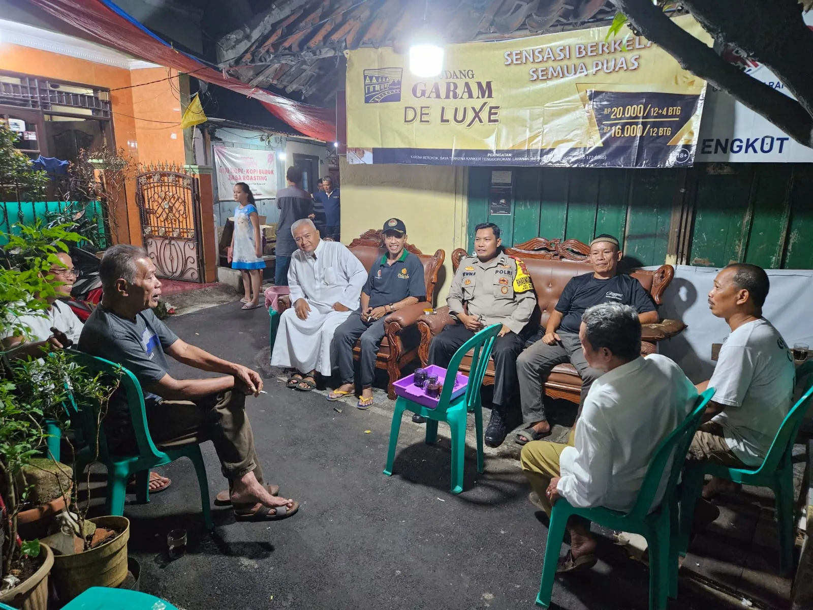 Bhabinkamtibmas Takziah ke Kediaman Warga Yang Meninggal Dunia Wujud Polri Peduli dan Empati Kepada Masyarakat