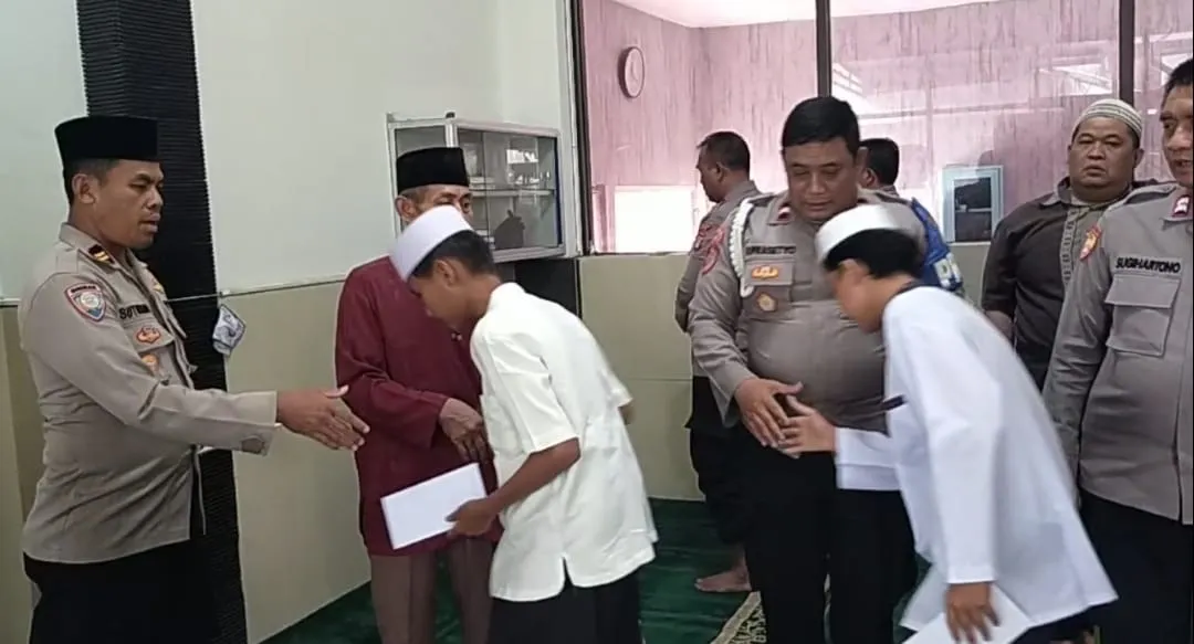 Jumat Peduli Polsek Cakung, Dengan Santuni Anak Yatim dan Doa Bersama