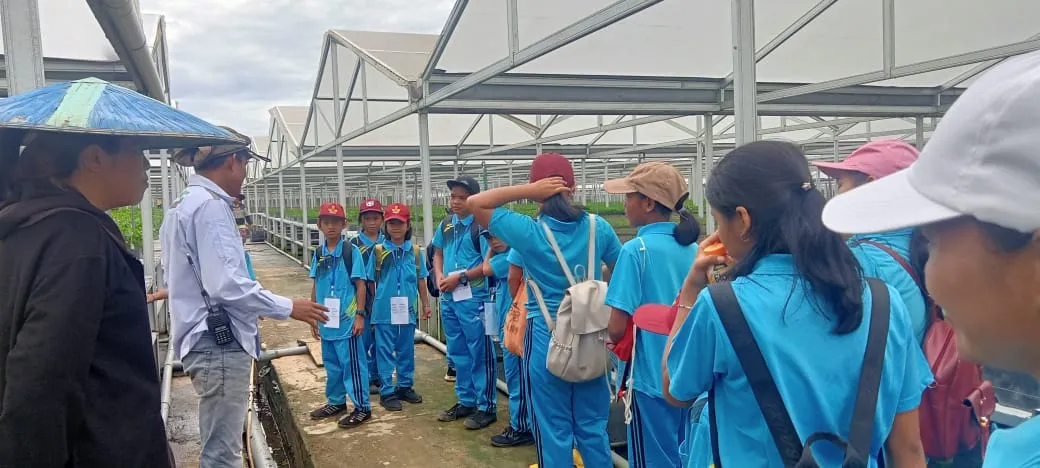 Kunjungan Siswa SD Bangan Poring ke PT. Mayawana Persada
