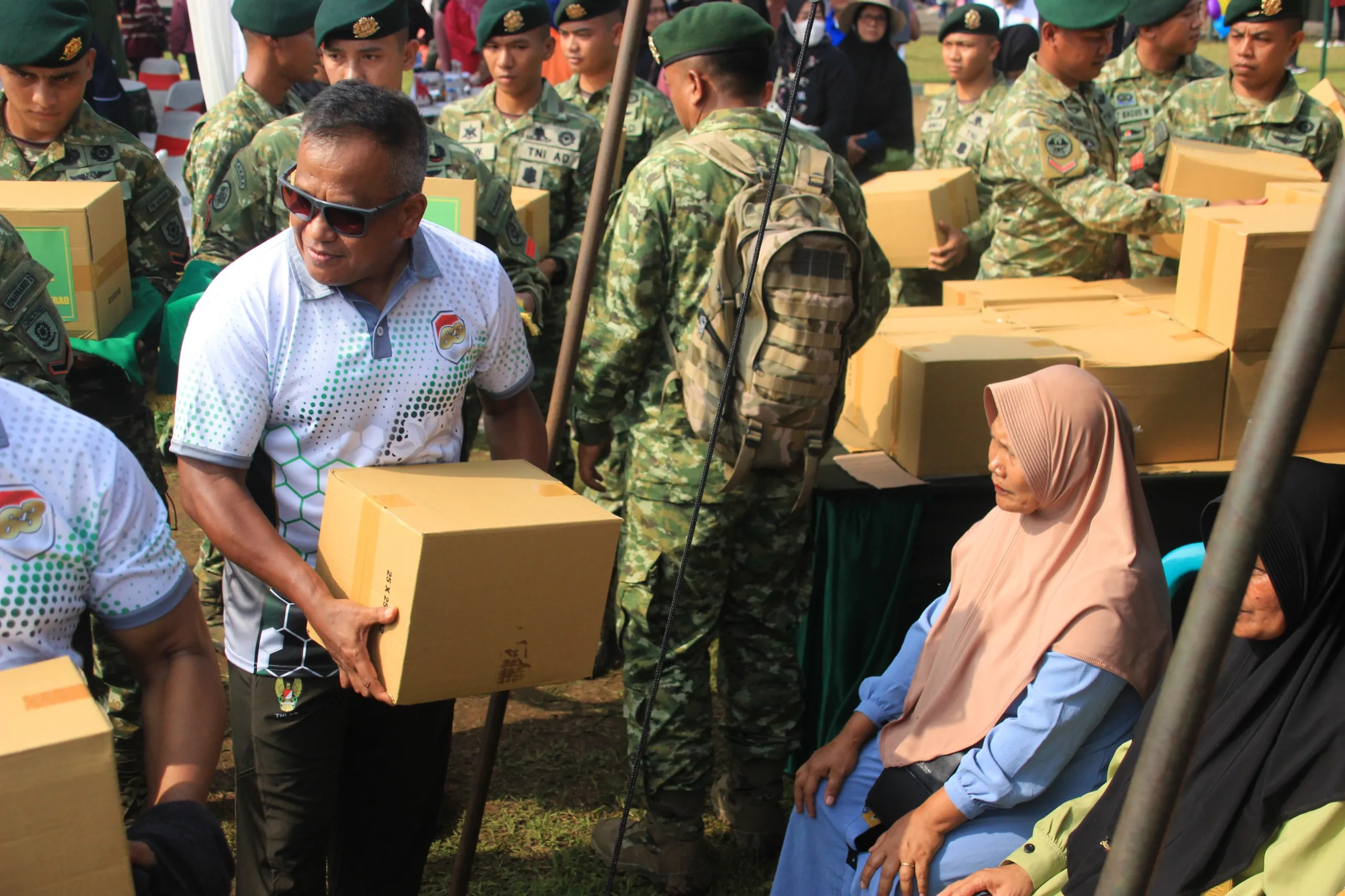 Meriahkan Jalan Sehat Dalam Rangka HUT ke-63 Kostrad, Yon Bekang 2 Kostrad Ikut Andil