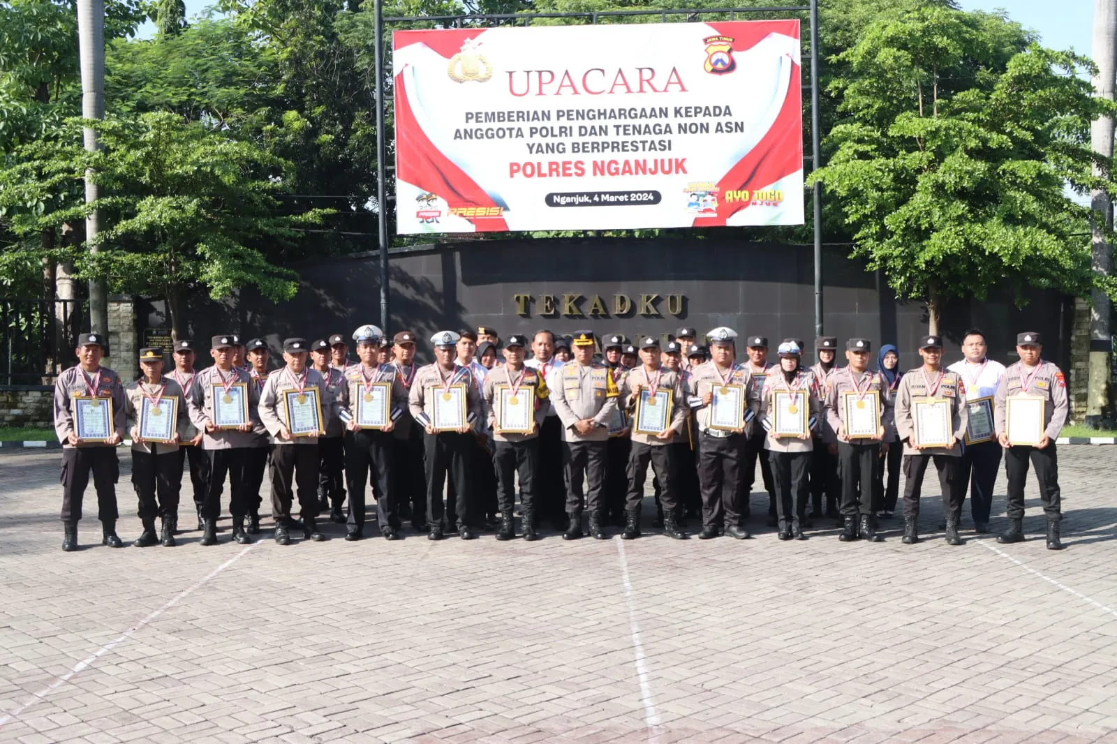 Luar Biasa, Kapolres Nganjuk Beri Piagam Penghargaan 43 Anggotanya Yang Berprestasi