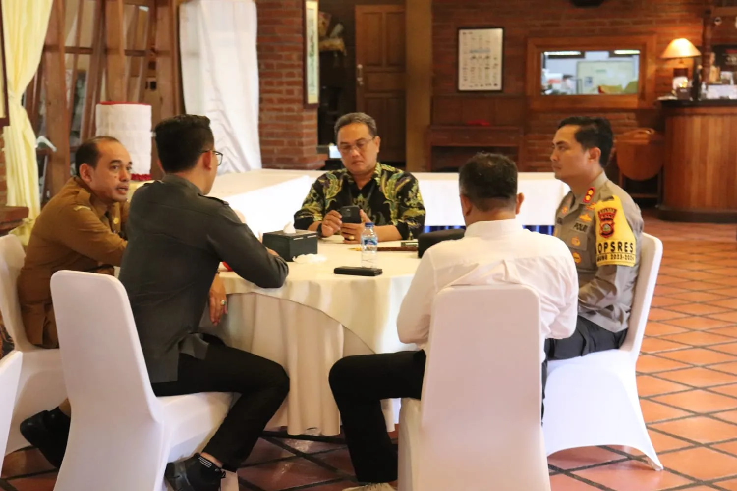 Kapolres Buleleng Pimpin Pengamanan Sidang Pleno Rekapitulasi Hasil Penghitungan Perolehan Suara Pemilu 2024