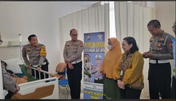 AKBP Arif Fuzlurrahman Berkunjung Ke RS Ubaya, Melihat Kondisi Korban Laka Lantas
