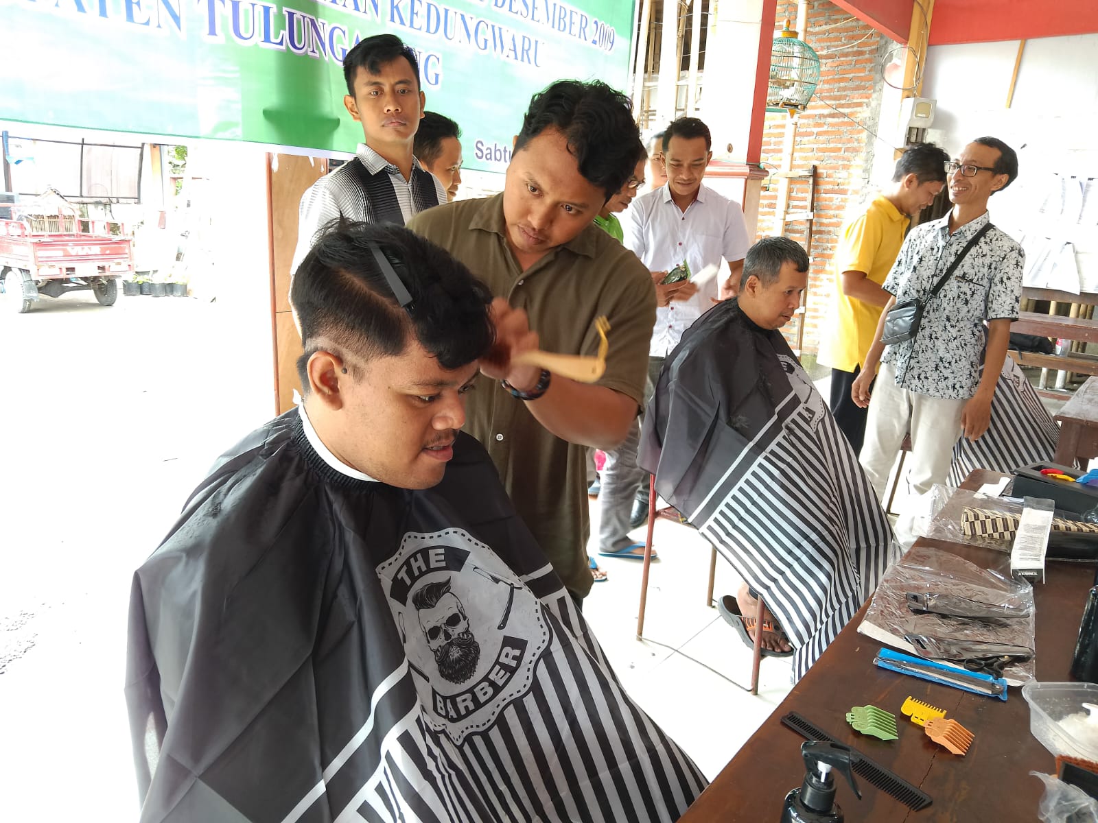 Gelar Pelatihan Barbershop Untuk Pemberdayaan Pemuda