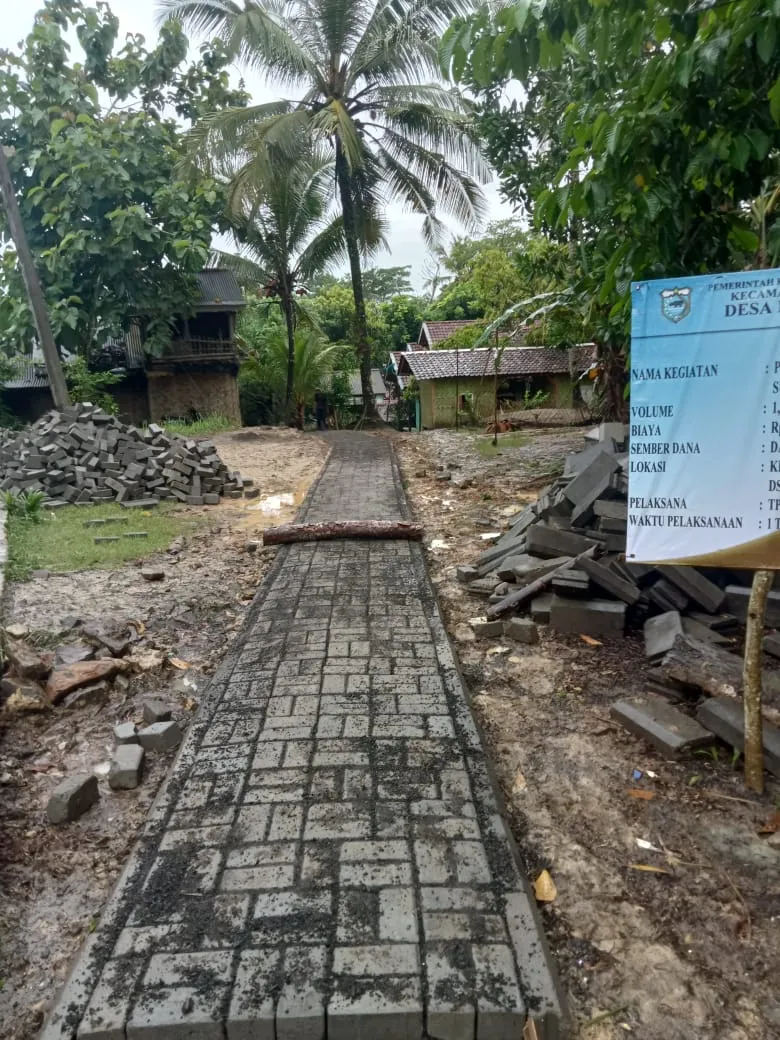 Pemasangan Paving Block Di Desa Nanggala Yang Bersumber dari Dana Desa Tahun 2024 di Realisasikan Dengan Maksimal dan Sesuai RAB
