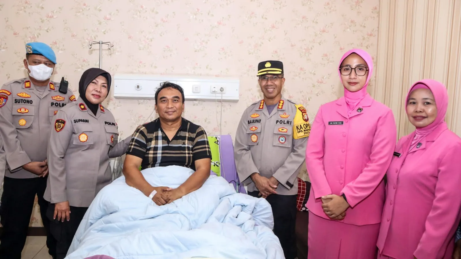 Wujud Kepedulian, Kapolres kunjungi Anggota dan keluarga Yang Sakit di RS Polri